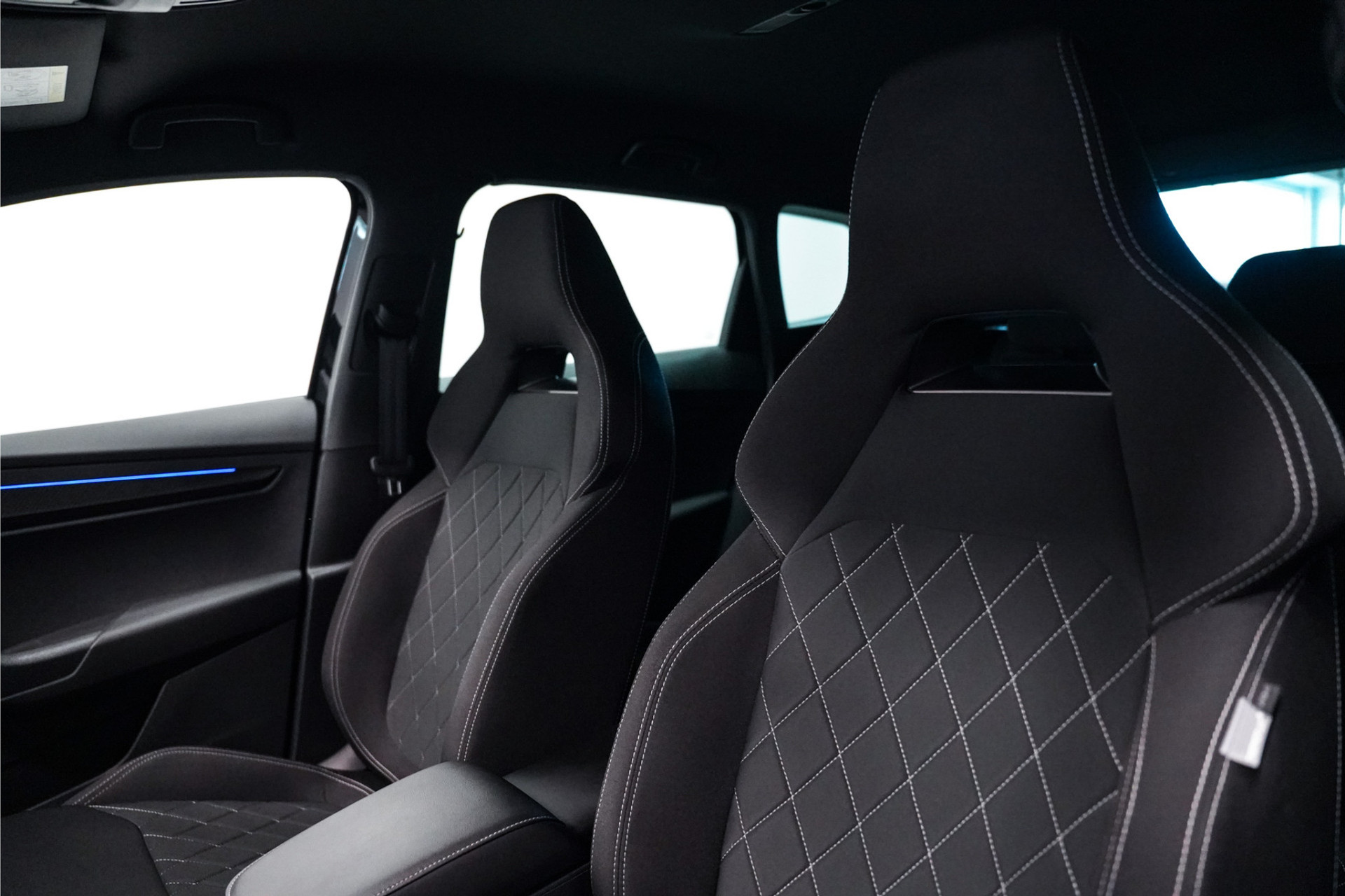 Škoda Karoq 1.5 TSI Sportline|19 inch|Camera|Apple carplay 45787093-3.jpg | De Haas Auto