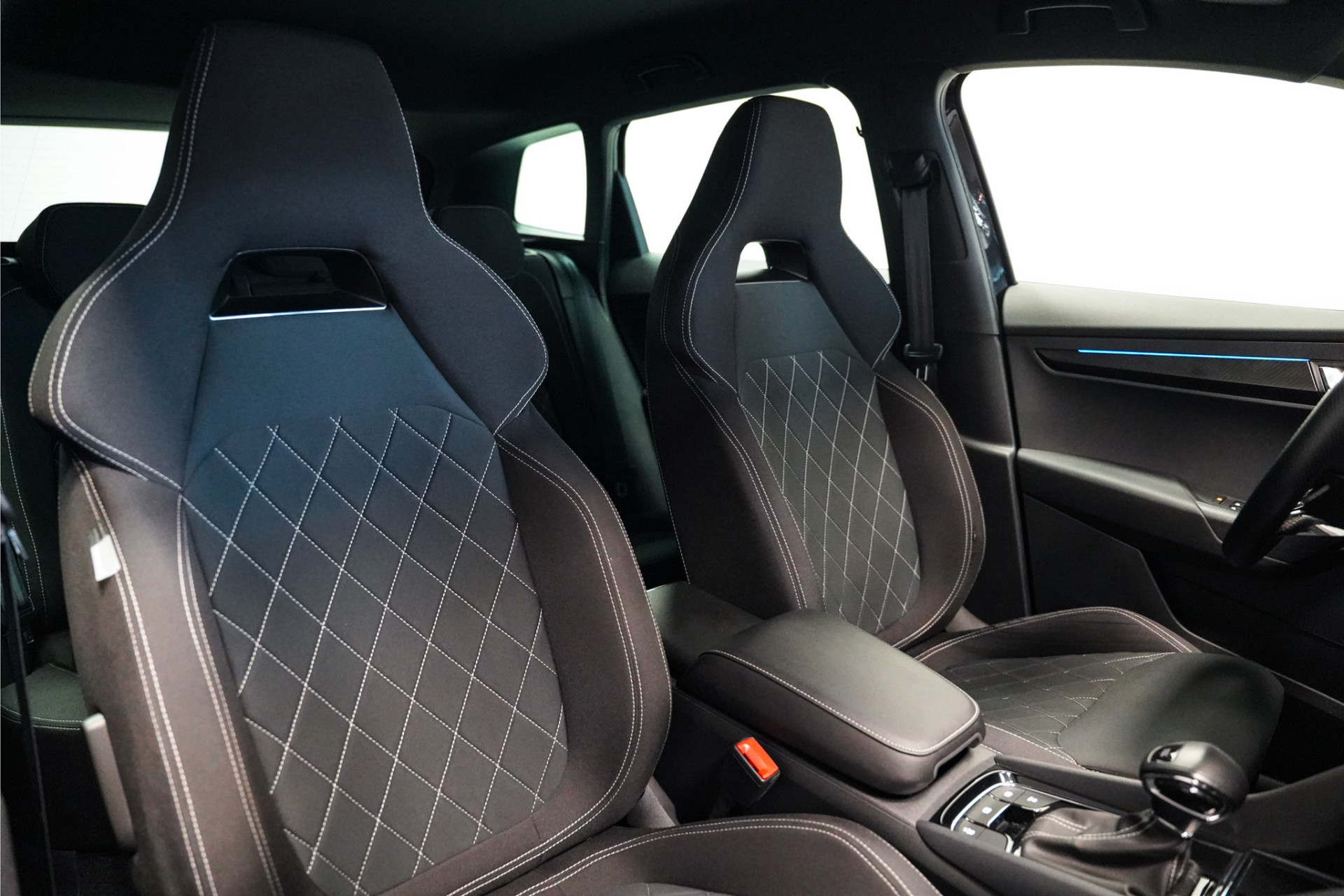 Škoda Karoq 1.5 TSI Sportline|19 inch|Camera|Apple carplay 45787093-9.jpg | De Haas Auto