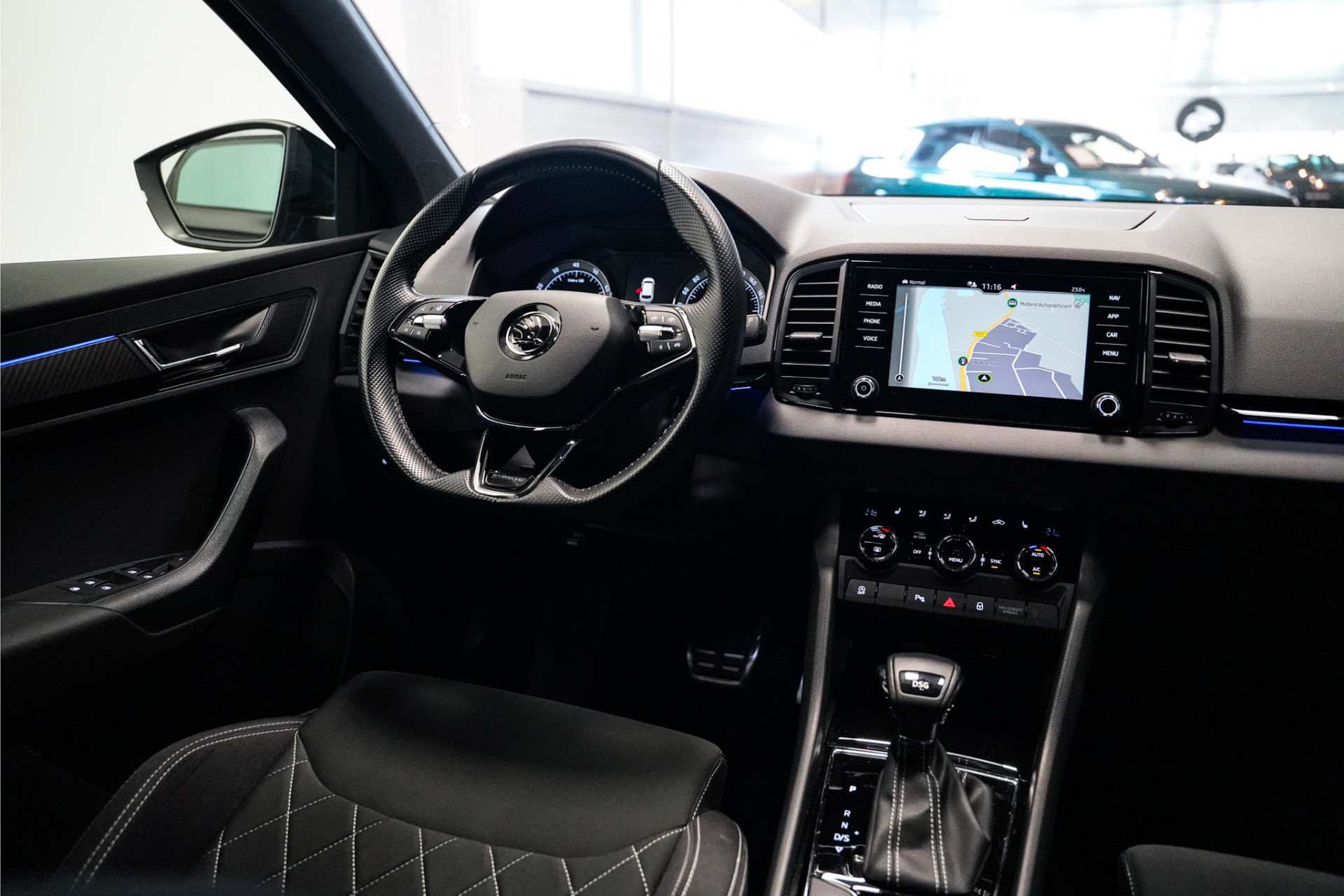 Škoda Karoq 1.5 TSI Sportline|19 inch|Apple car play|Stoelverwarming 45911910-12.jpg | De Haas Auto