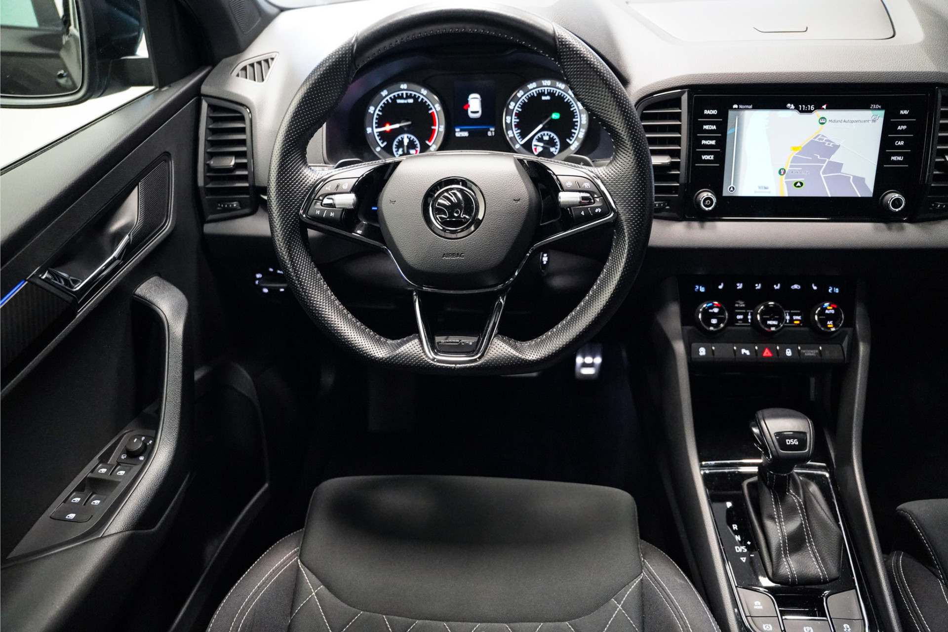 Škoda Karoq 1.5 TSI Sportline|19 inch|Apple car play|Stoelverwarming 45911910-2.jpg | De Haas Auto