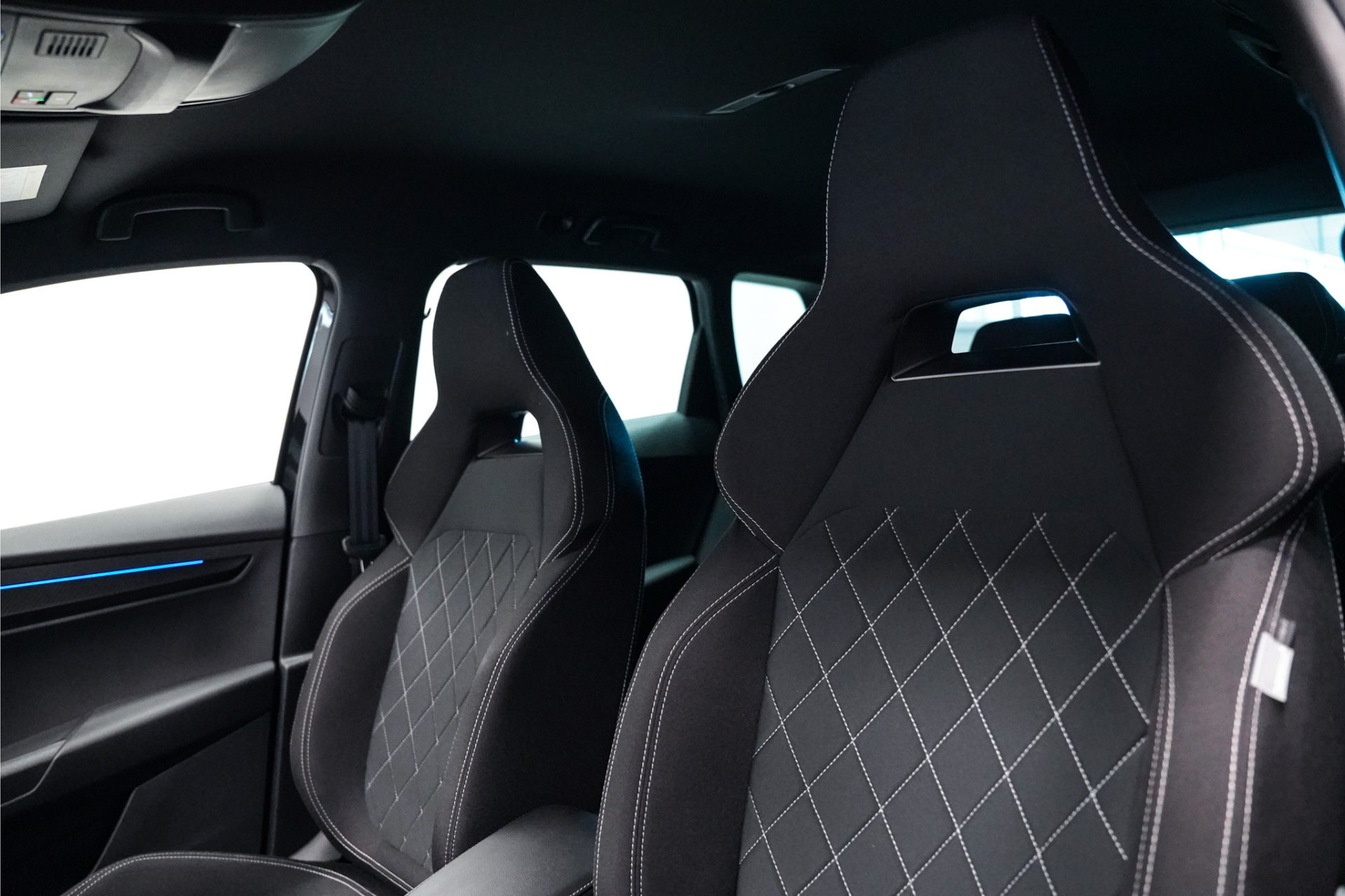 Škoda Karoq 1.5 TSI Sportline|19 inch|Apple car play|Stoelverwarming 45911910-3.jpg | De Haas Auto