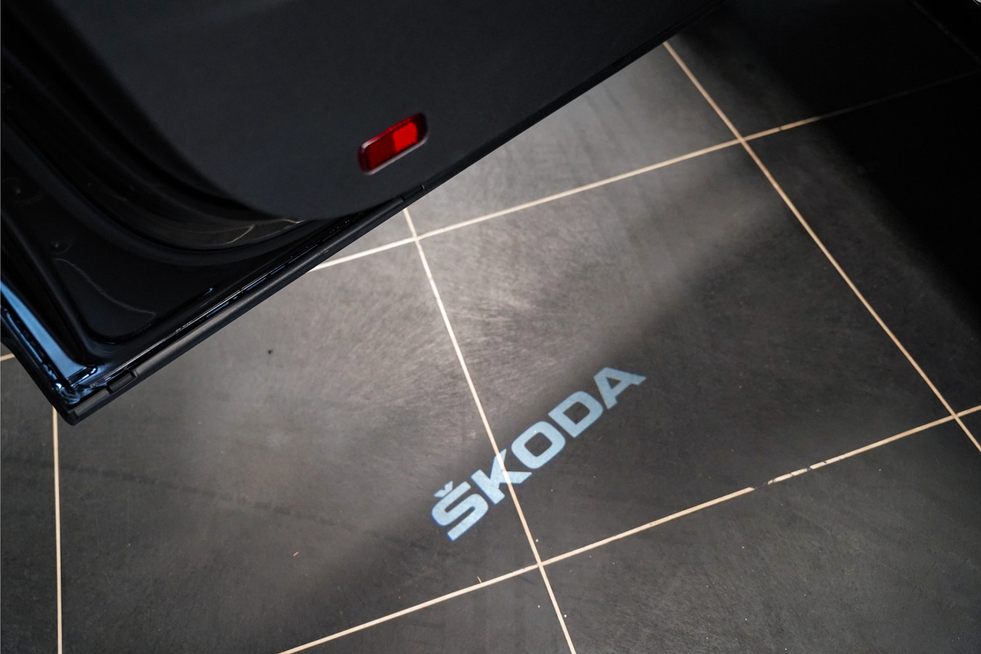 Škoda Karoq 1.5 TSI Sportline|19 inch|Apple car play|Stoelverwarming 45911910-4.jpg | De Haas Auto