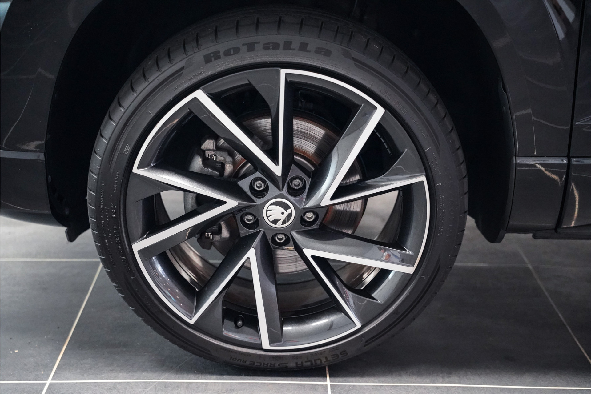 Škoda Karoq 1.5 TSI Sportline|19 inch|Apple car play|Stoelverwarming 45911910-5.jpg | De Haas Auto