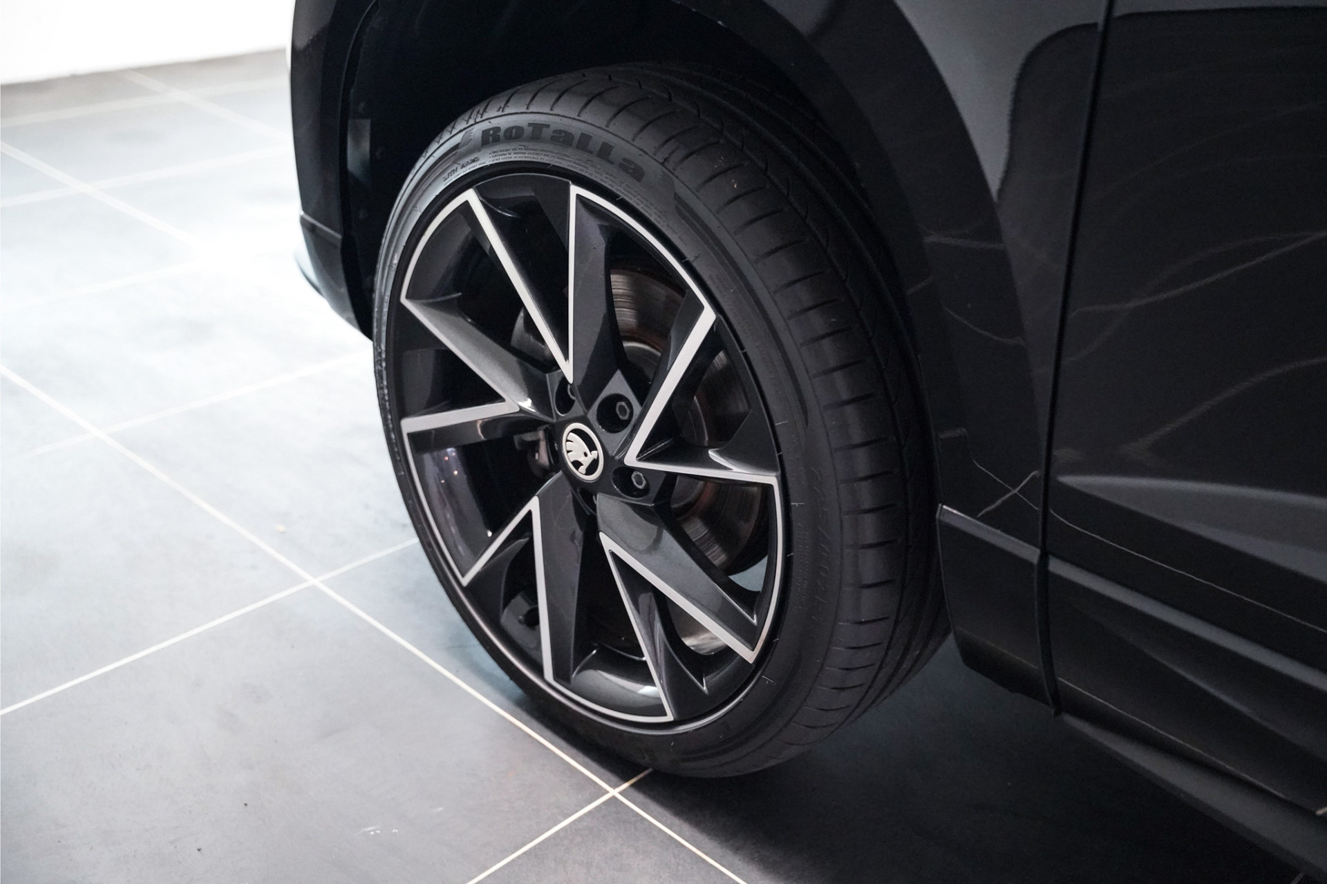 Škoda Karoq 1.5 TSI Sportline|19 inch|Apple car play|Stoelverwarming 45911910-7.jpg | De Haas Auto