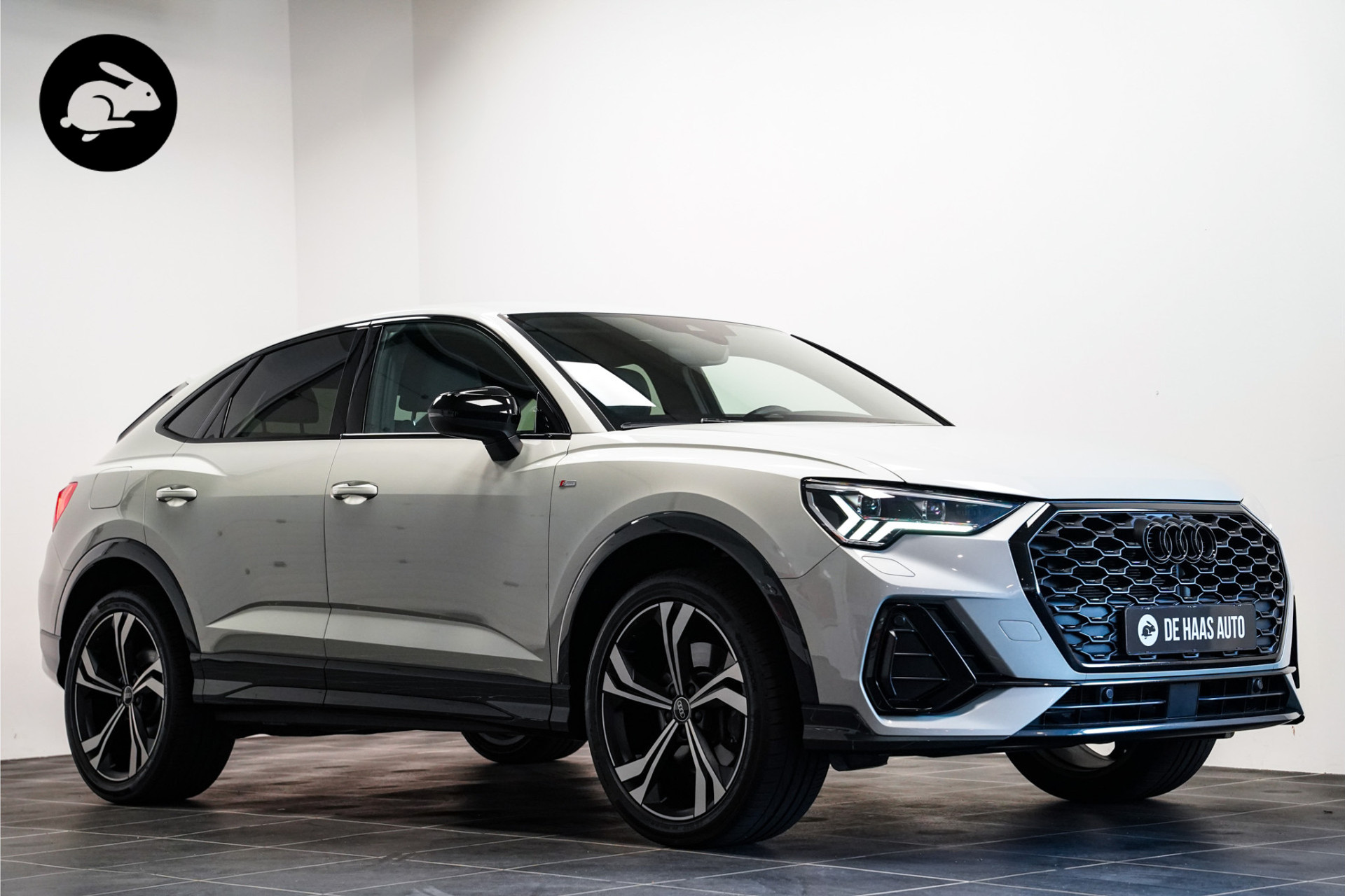 Audi Q3 Sportback Sportback 45 TFSI e S-Line|Tausilber|Carplay|Elek stoelen|SONOS 46917008-0.jpg | De Haas Auto