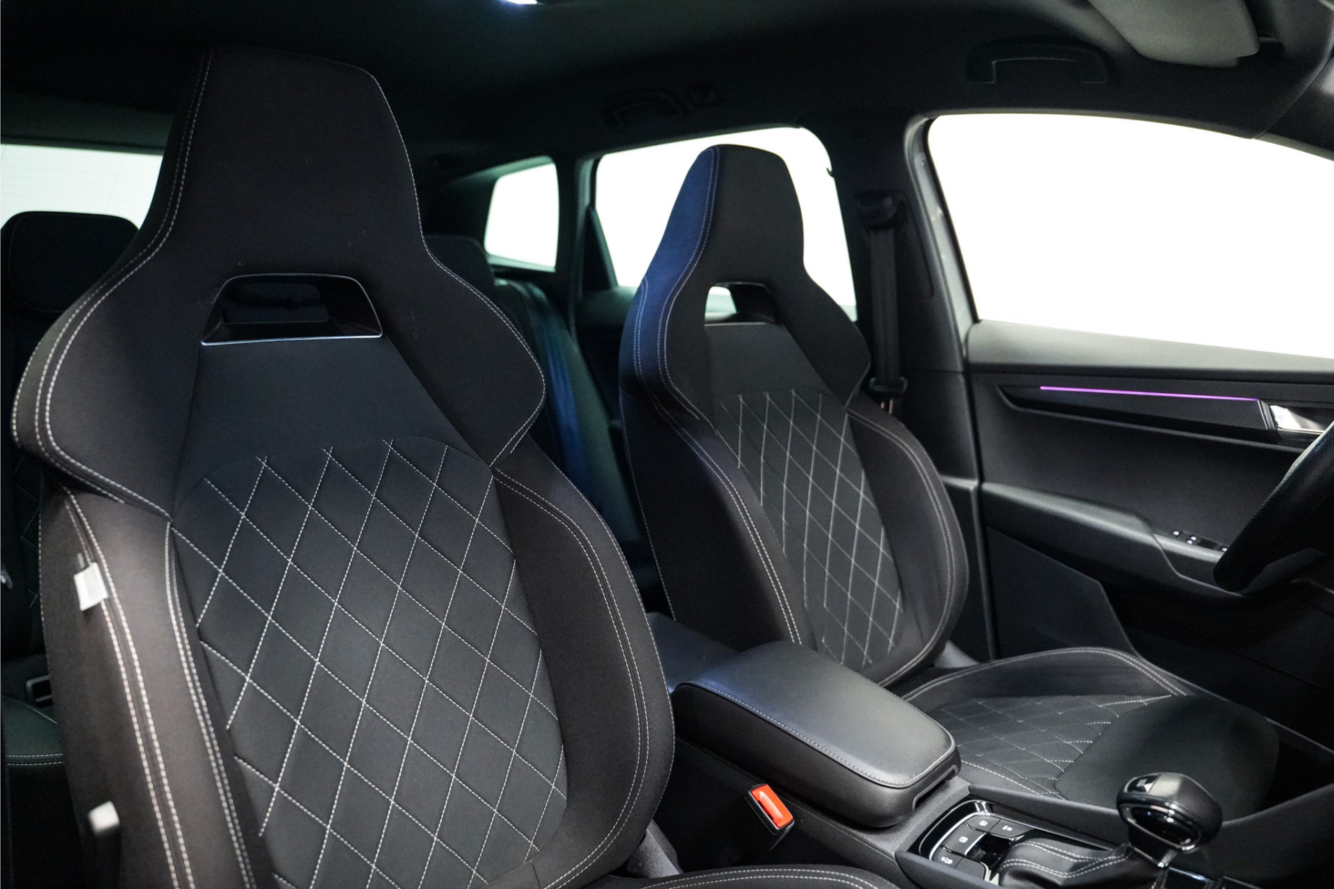 Škoda Karoq VERKOCHT 47367437-3.jpg | De Haas Auto