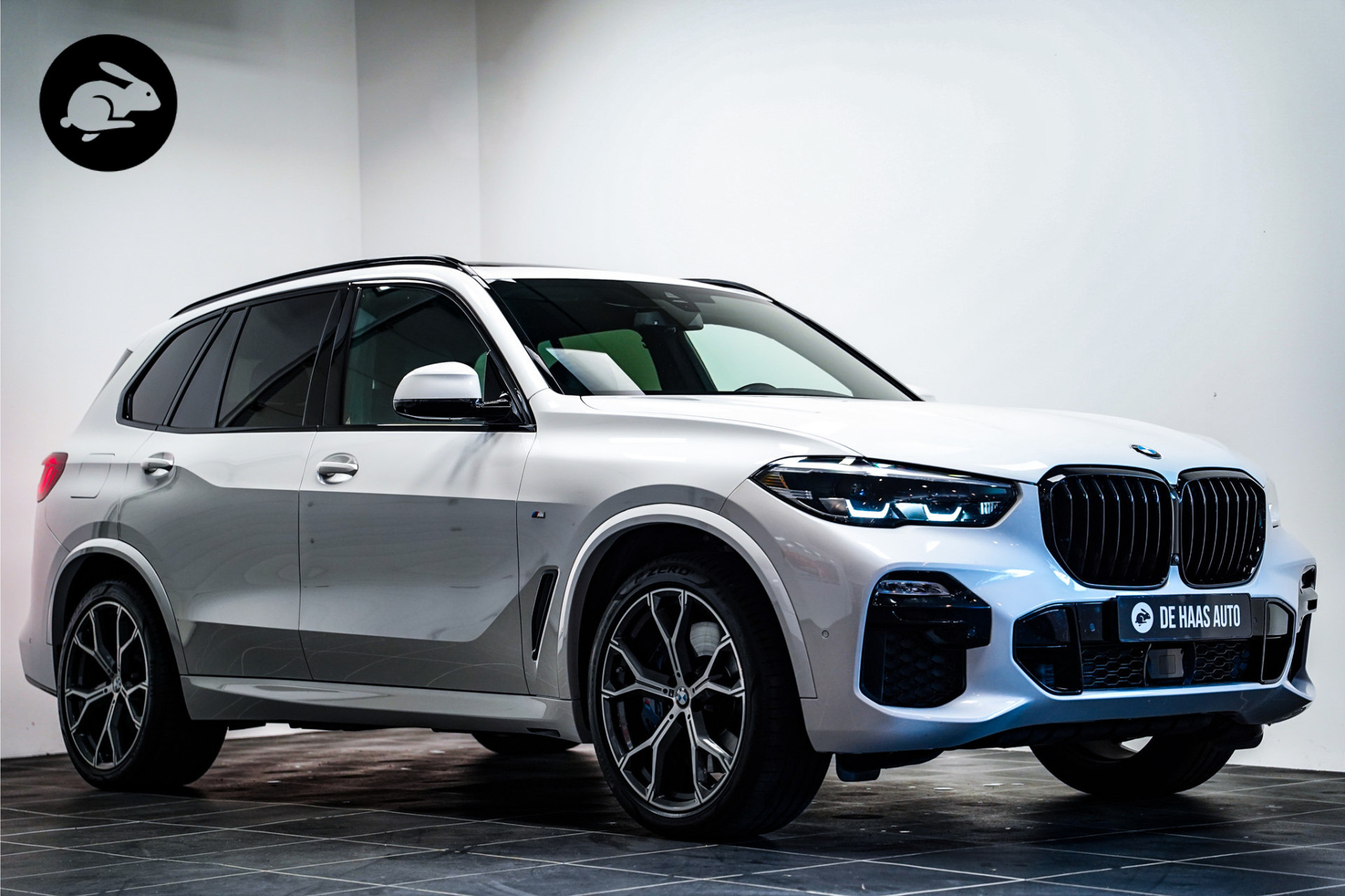 BMW X5 xDrive45e M-Sport|Pano dak|Trekhaak|Clanck sound|Kristal pook 48064106-0.jpg | De Haas Auto