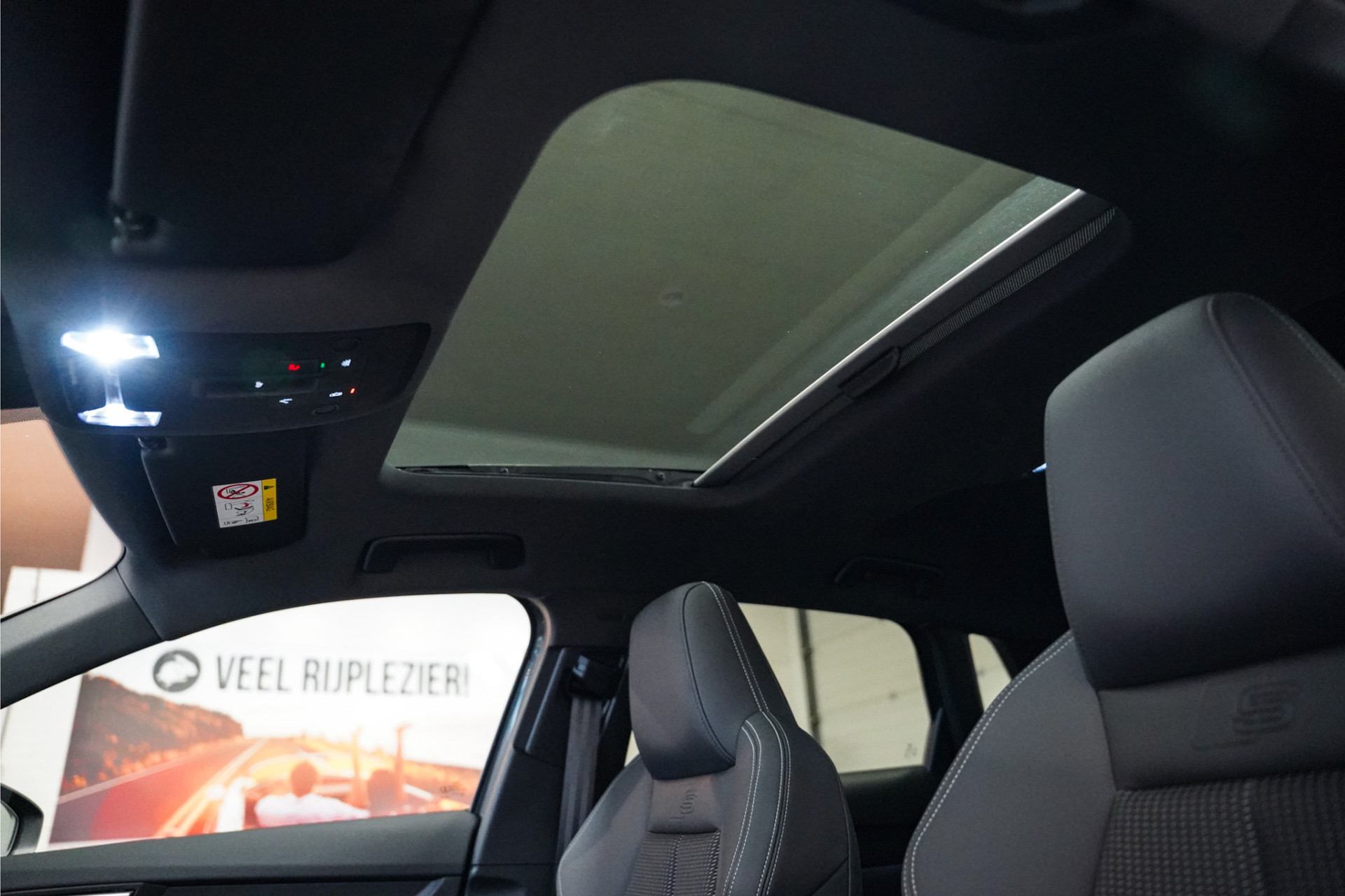 Audi A3 Sportback Sportback VERKOCHT 48084564-4.jpg | De Haas Auto