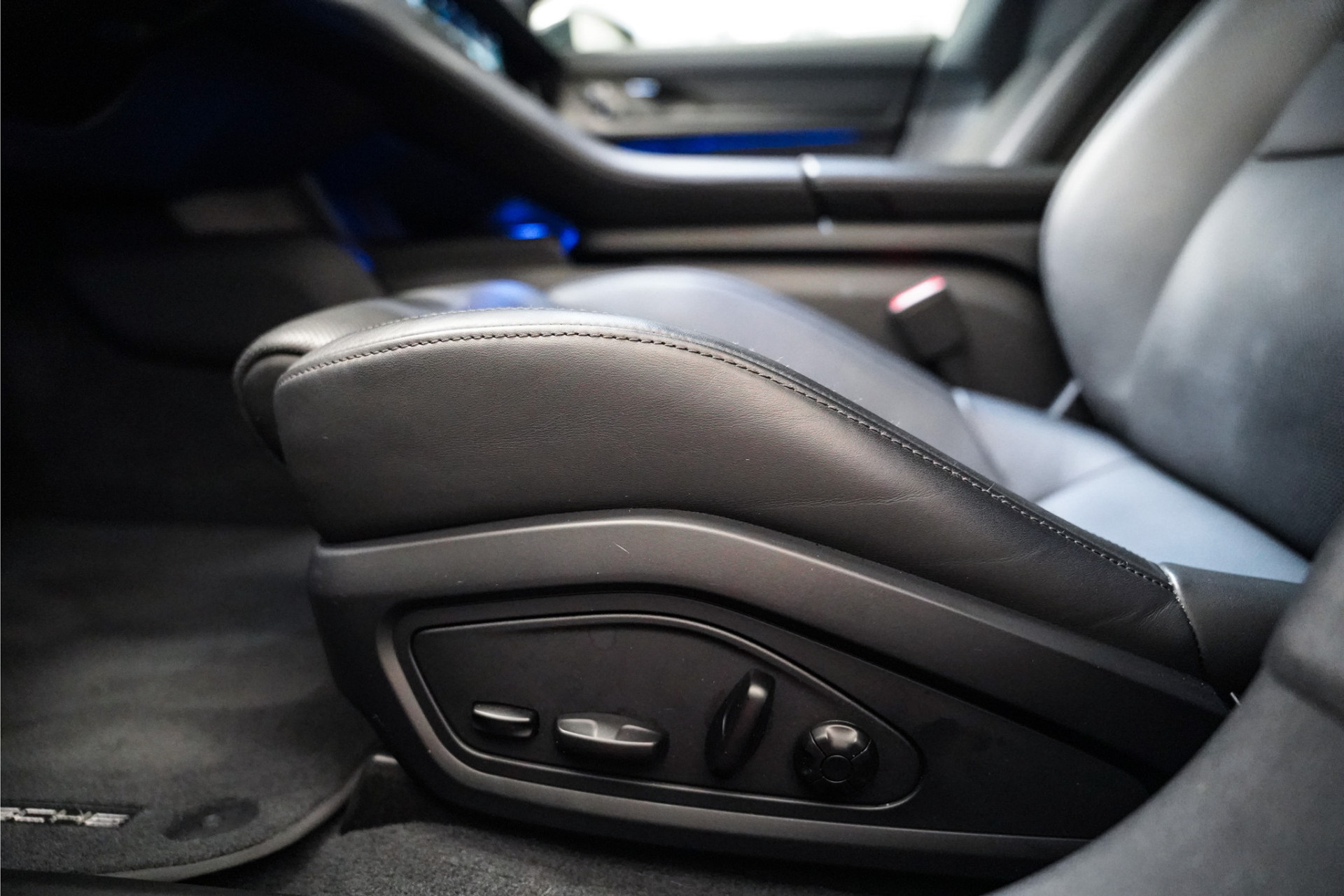 Porsche Taycan VERKOCHT 48377339-10.jpg | De Haas Auto