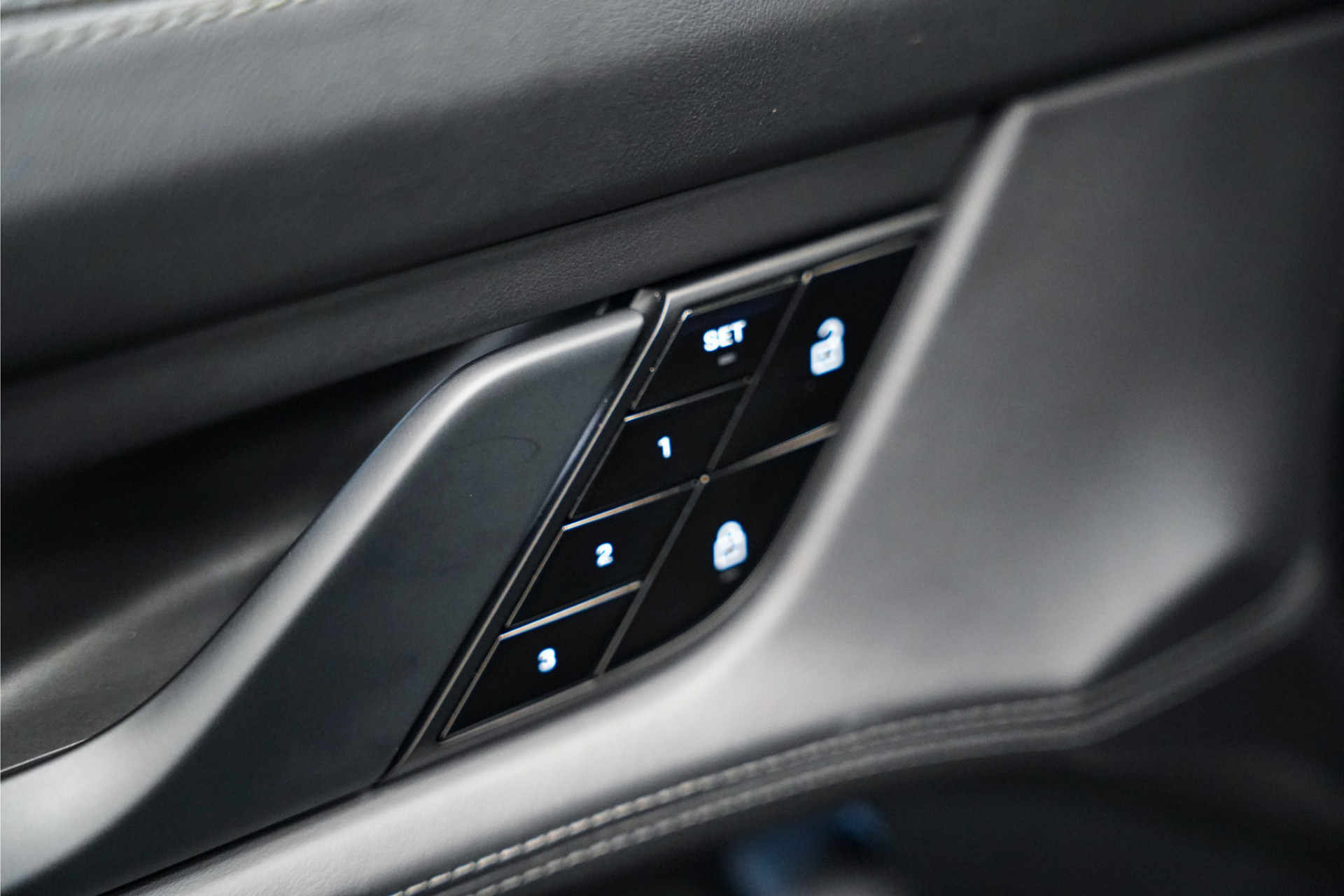 Porsche Taycan VERKOCHT 48377339-12.jpg | De Haas Auto