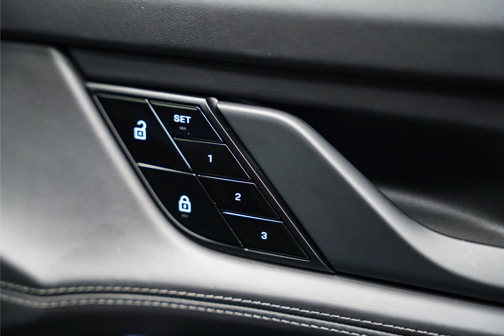 Porsche Taycan VERKOCHT 48377339-18.jpg | De Haas Auto