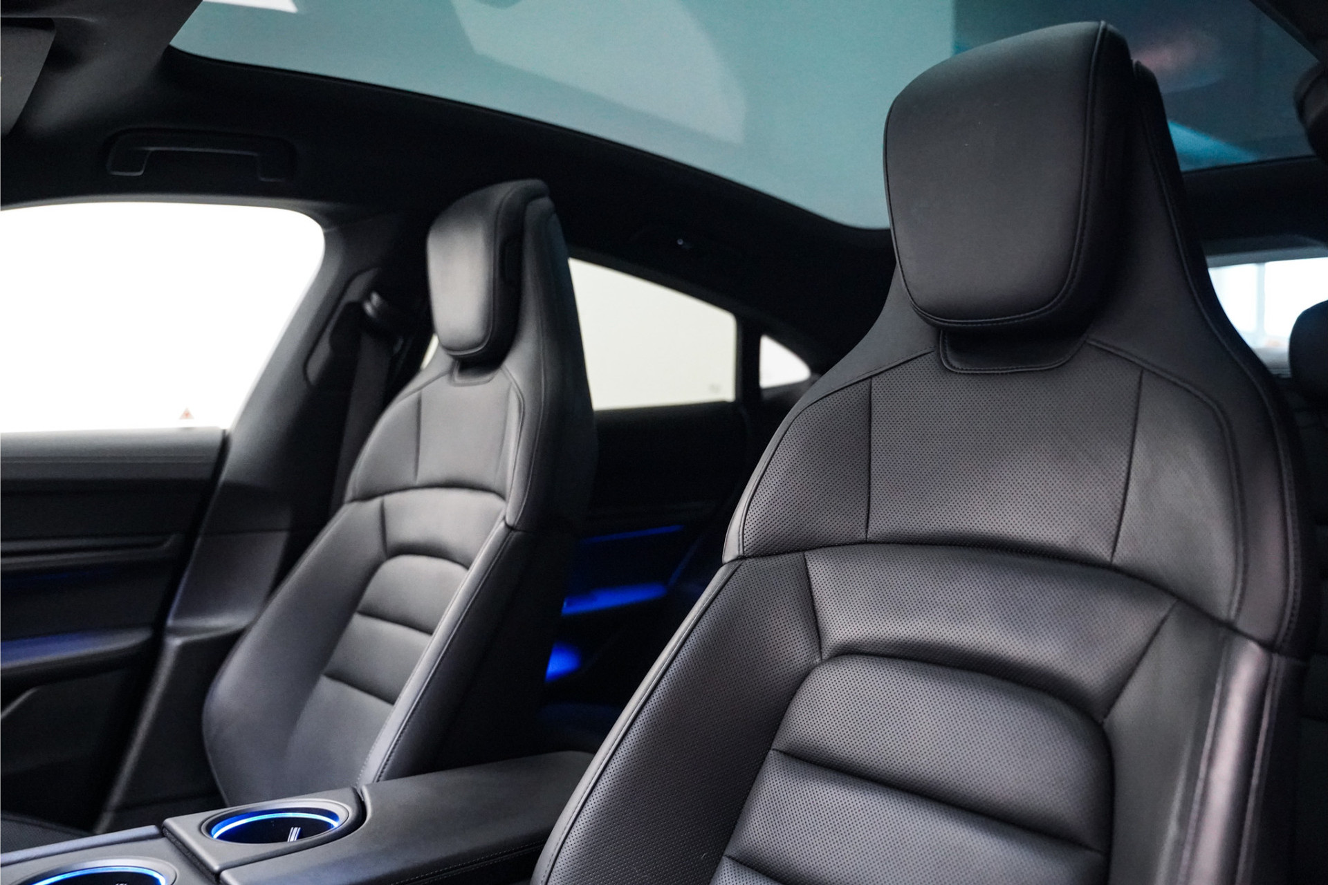 Porsche Taycan VERKOCHT 48377339-25.jpg | De Haas Auto