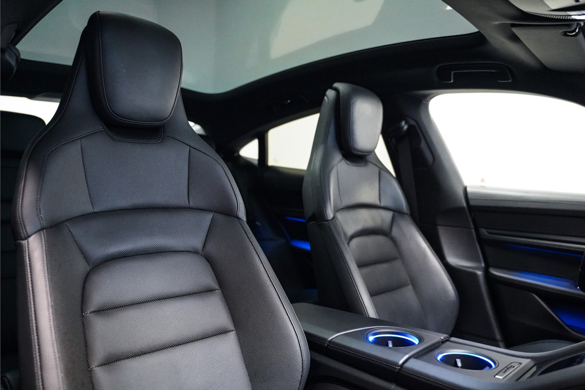 Porsche Taycan VERKOCHT 48377339-3.jpg | De Haas Auto