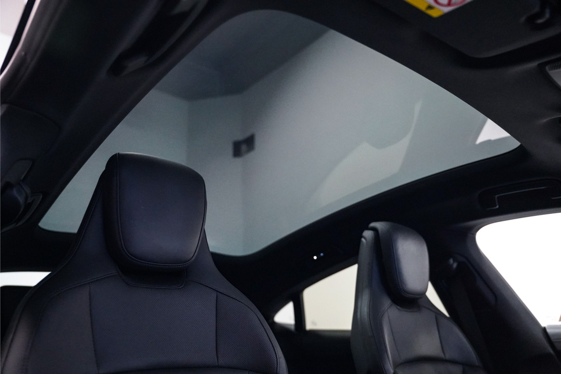 Porsche Taycan VERKOCHT 48377339-4.jpg | De Haas Auto