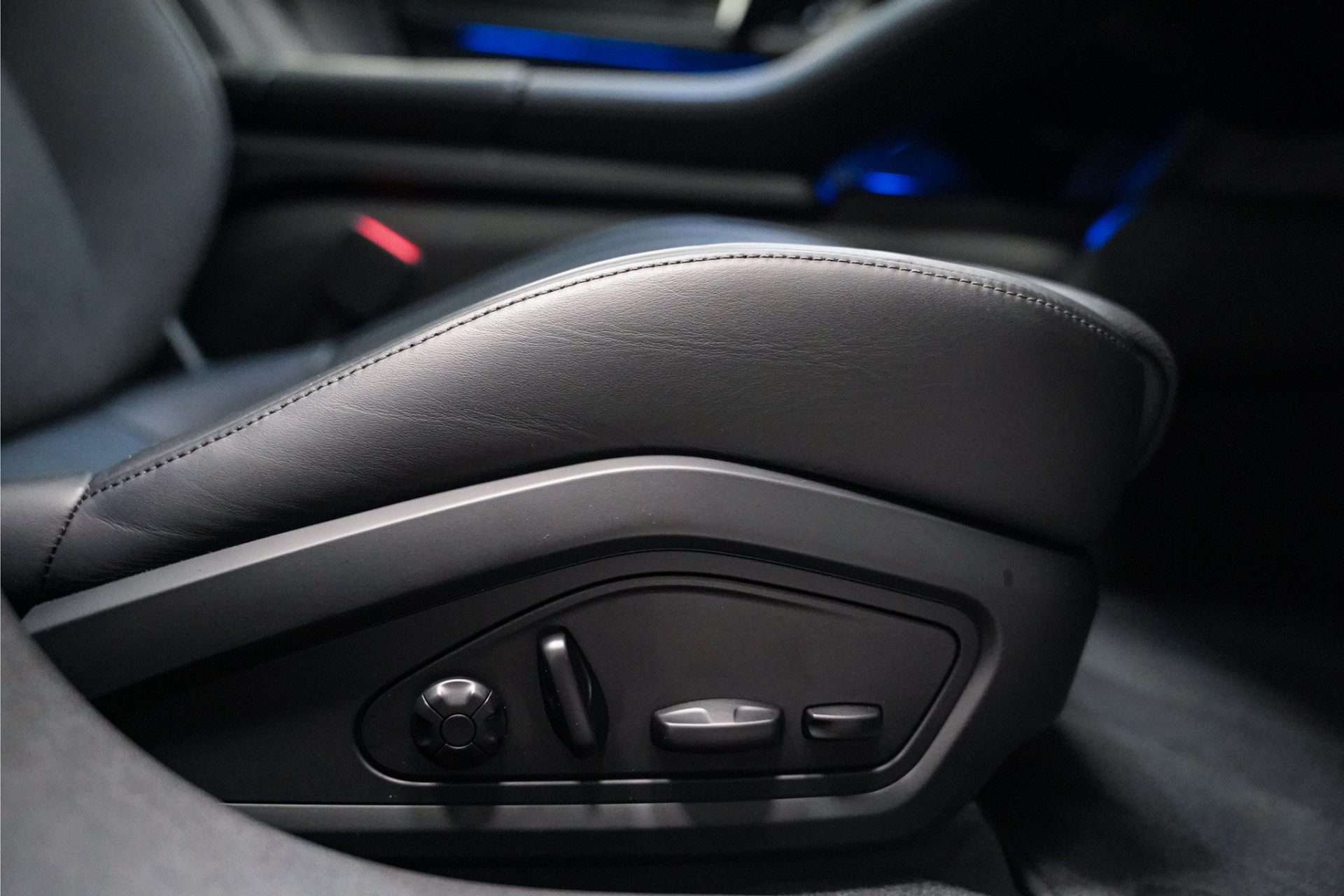 Porsche Taycan VERKOCHT 48377339-8.jpg | De Haas Auto