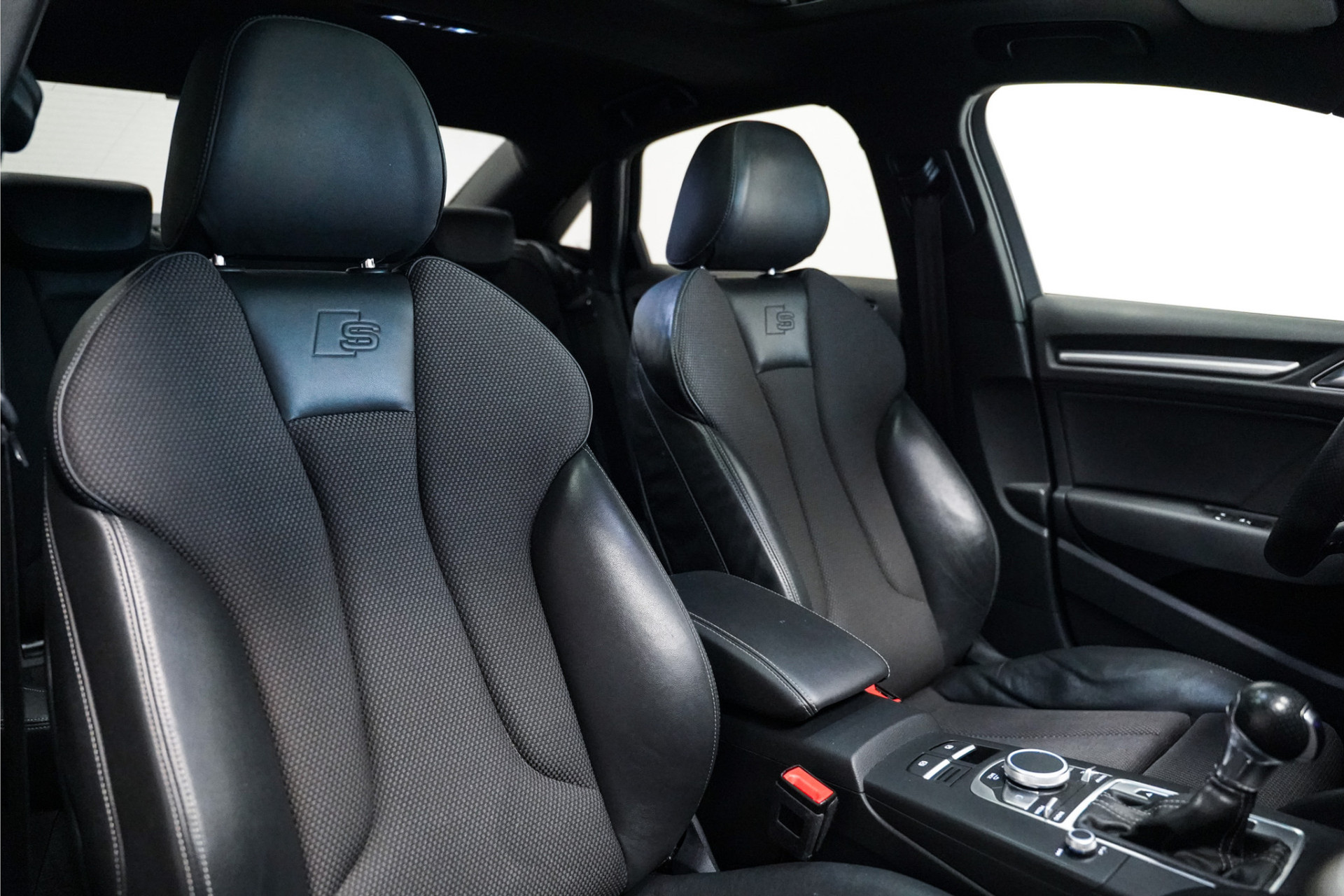 Audi A3 Limousine Limousine 1.5 TFSI S-Line|Pano dak|B&O|Trekhaak|Carplay 48480451-4.jpg | De Haas Auto