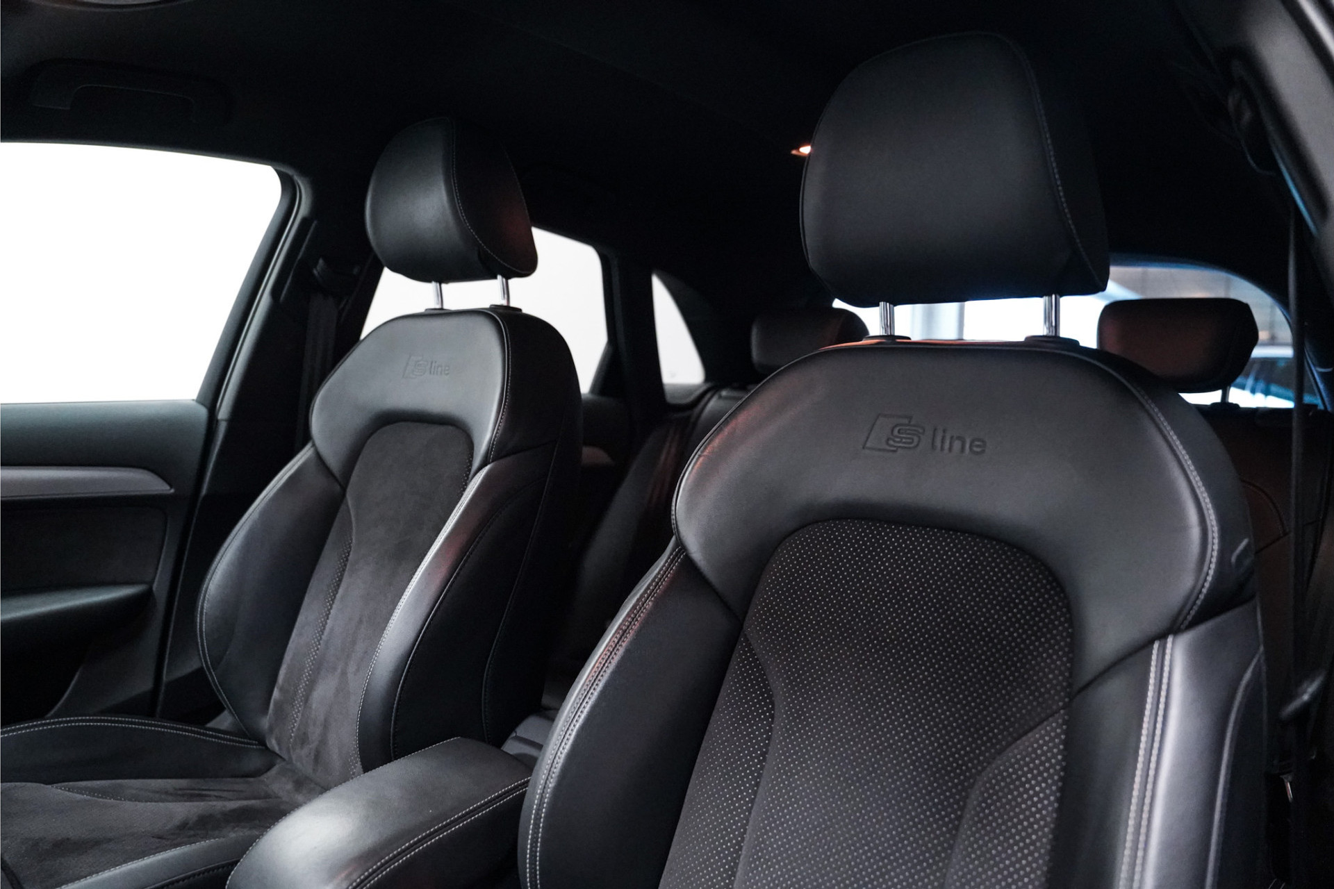 Audi Q3 1.4 TFSI CoD S-Line|Navi|Stoelverwarming|Alcantara 48833835-3.jpg | De Haas Auto