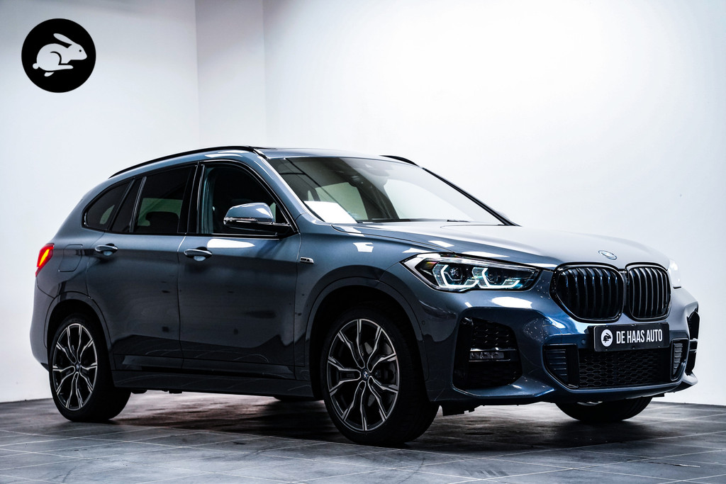 BMW X1 xDrive25e M Sport|Pano dak|Head up|Trekhaak|19 inch 50320040-0.jpg | De Haas Auto