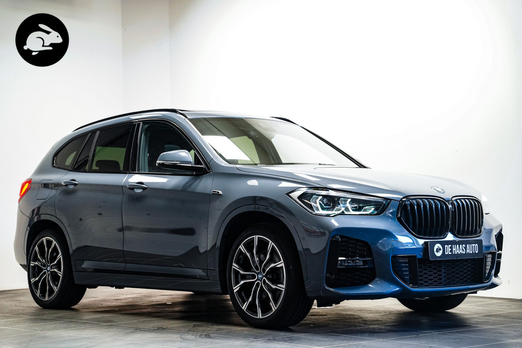 BMW X1 xDrive25e M Sport|Pano dak|Trekhaak|Led|19 inch|Leder 54248673-0.jpg | De Haas Auto