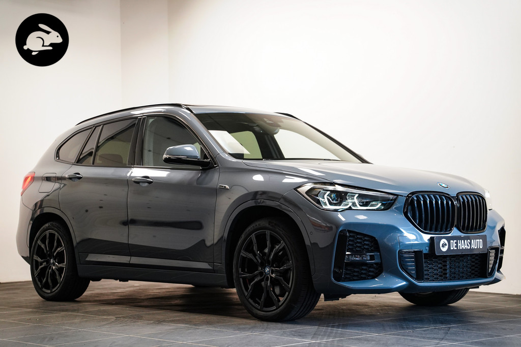 BMW X1 xDrive25e M Sport|StormBay|Pano dak|Trekhaak|Led|19 inch|Leder 54248673-0.jpg | De Haas Auto