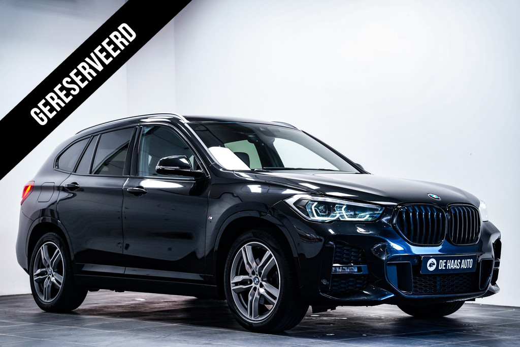 BMW X1 sDrive18i M Sport Black ed|Trekhaak|Camera|Head up|Navi 54524232-0.jpg | De Haas Auto