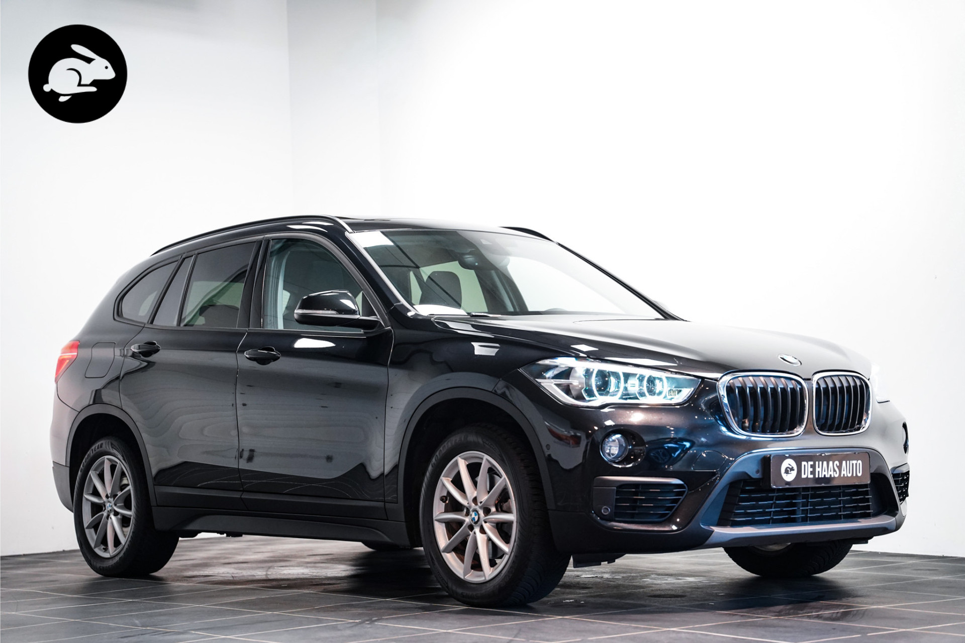 BMW X1 sDrive18i Pano dak/Led/Camera/Sportstoelen 45932640-0.jpg | De Haas Auto