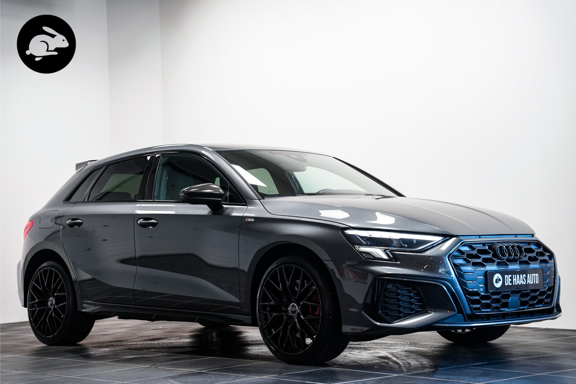 Audi A3 Sportback 45 TFSI e S-Line/Carbon/Leder rood sticksel/Exclusive 46976925-0.jpg | De Haas Auto