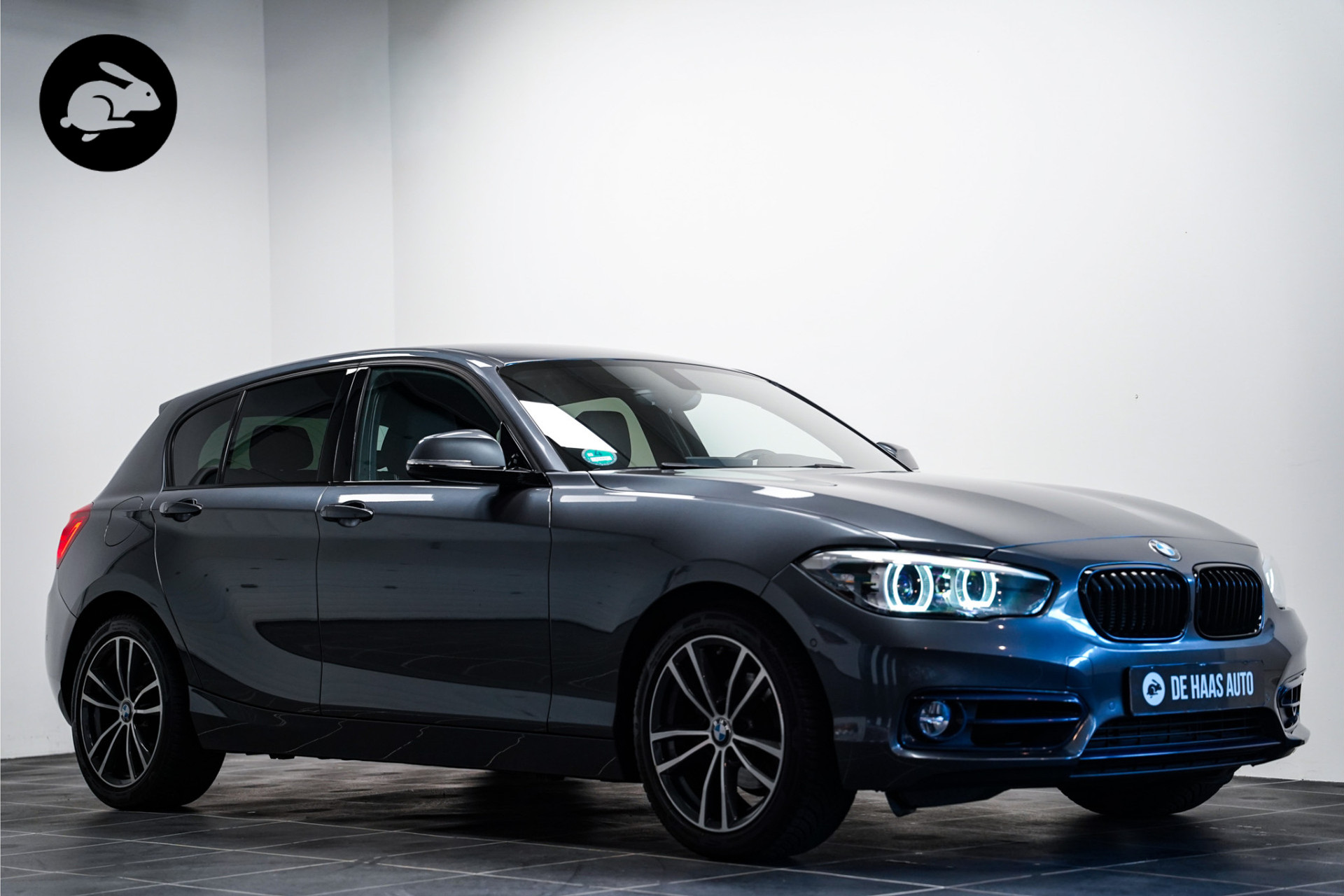 BMW 1 Serie 118i Sport Line Edition/Trekhaak/Camera/Carplay/Leder 47071322-0.jpg | De Haas Auto